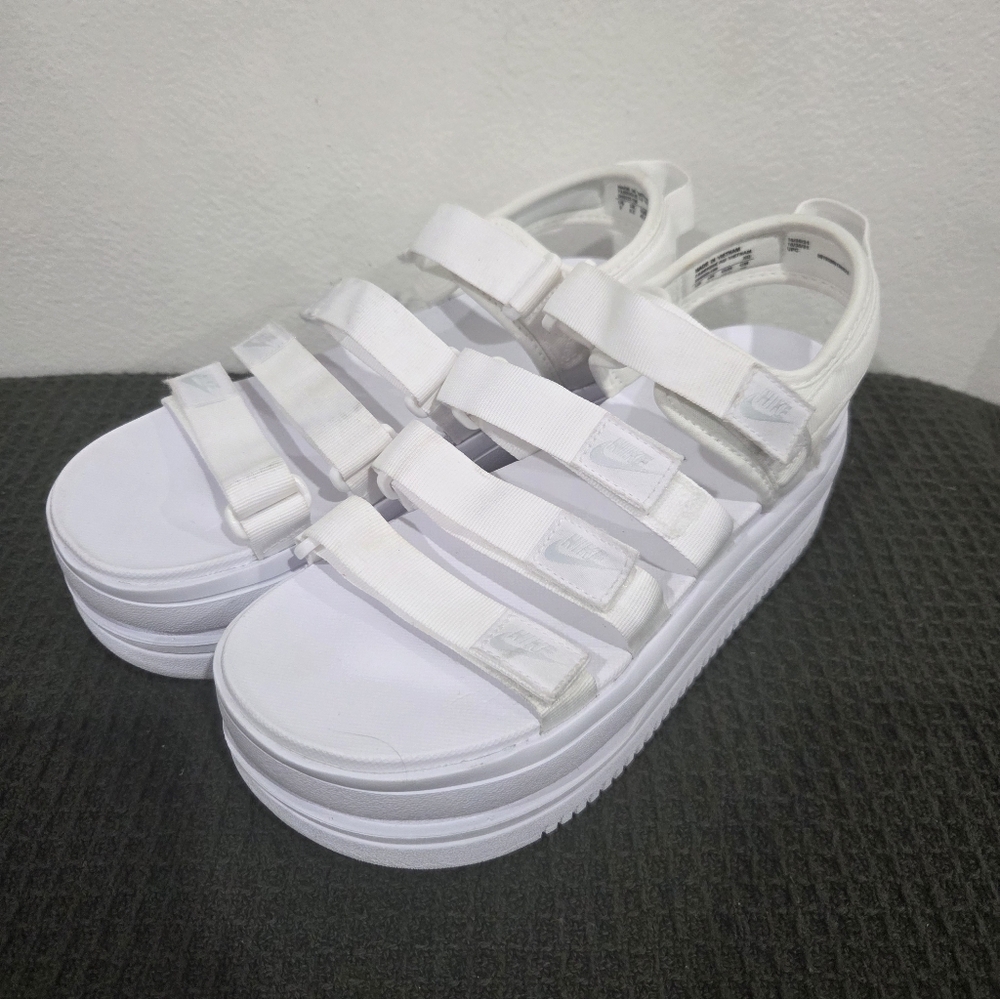 NIKE Women's Platfom Sandals
